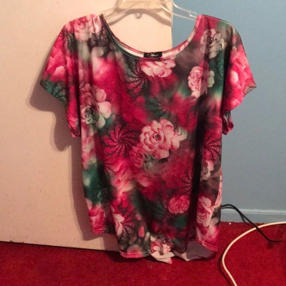 Lovely Pink Floral Top SZ M/L (Fits like a 2X)